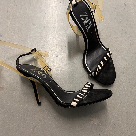 Zara sandal heel / 3.5 in heel / zebra heels, statement shoe - Picture 3 of 4